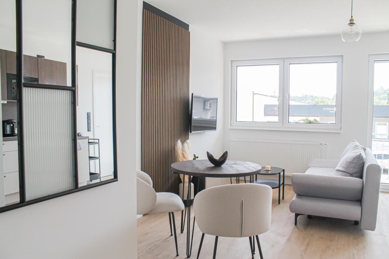 Special Apartment - Stadtnah, Balkon, Parkplatz, E-Ladestation, Gitterbox Fuer Fahrraeder, Fitnessstudio Coblenza Exterior foto