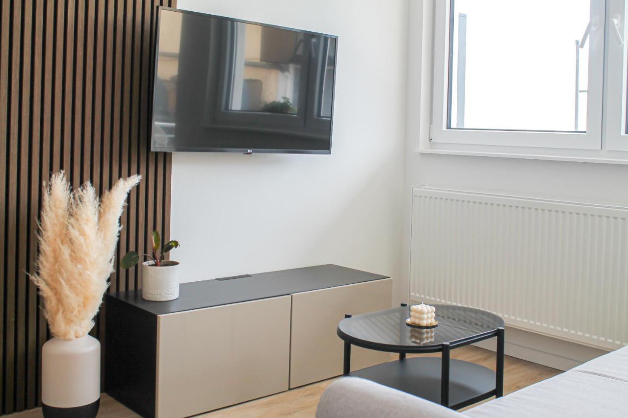 Special Apartment - Stadtnah, Balkon, Parkplatz, E-Ladestation, Gitterbox Fuer Fahrraeder, Fitnessstudio Coblenza Exterior foto