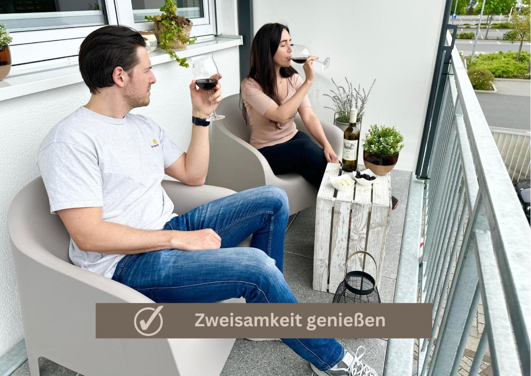 Special Apartment - Stadtnah, Balkon, Parkplatz, E-Ladestation, Gitterbox Fuer Fahrraeder, Fitnessstudio Coblenza Exterior foto